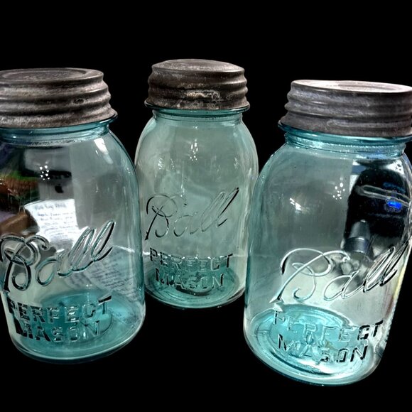 Vintage 1923-1933 Ball Perfect Mason 3 Blue Glass Quart Canning Jars Zinc Lids - Picture 1 of 3